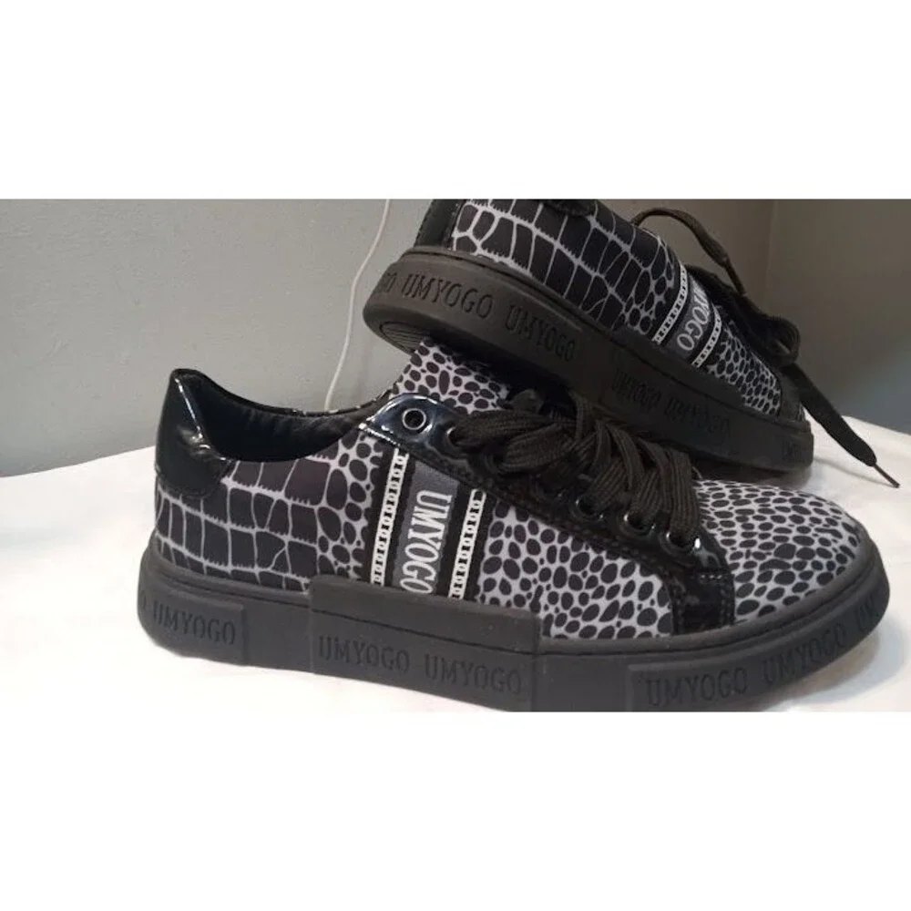 UMYOGO Women’s Sneakers – Black & White Pattern – Size 7.5